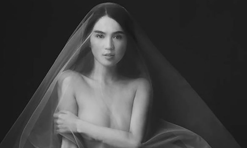 Ngọc Trinh không chỉ có ảnh nude mà có cả clip hậu trường nóng rẫy